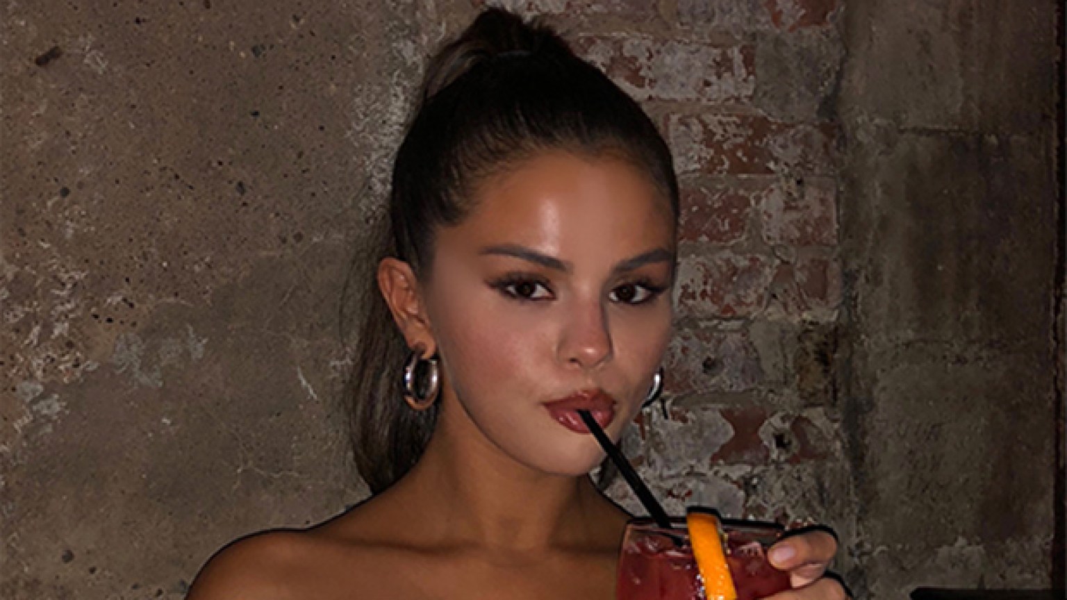 Selena Gomez Shows Off Sexy Cleavage In A Black Tube Top — Pics