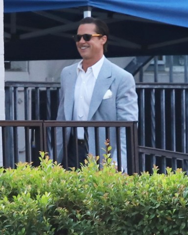 EXCLUSIVE: Brad Pitt is all smiles arriving to his early morning film set Babylon. 29 Sep 2021 Pictured: Brad Pitt. Photo credit: APEX / MEGA TheMegaAgency.com +1 888 505 6342 (Mega Agency TagID: MEGA792006_005.jpg) [Photo via Mega Agency]