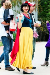 Molly Sims as a pregnant Snow White
Molly Sims out and about, Los Angeles, America - 31 Oct 2014
Molly Sims as a pregnant Snow White for Halloween while out with her family.