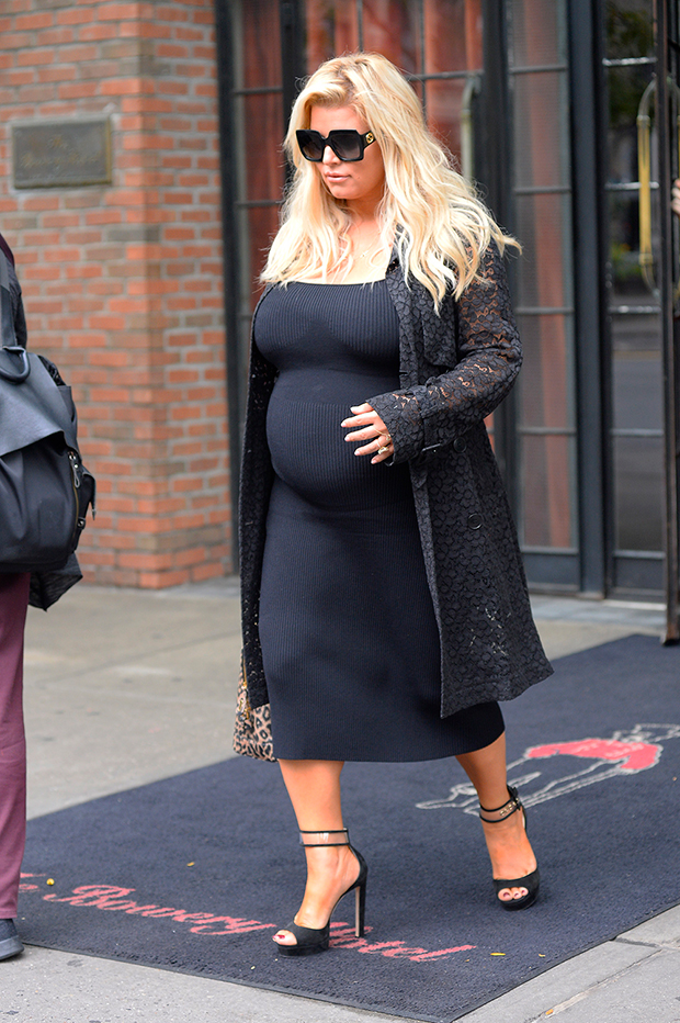 jessica simpson heels pregnant