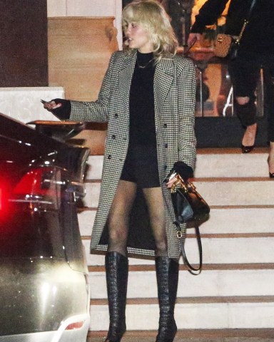 Los Feliz, CA  - *EXCLUSIVE*  - Miley Cyrus cuts a stylish figure as she leaves the Cara Hotel while enjoying a night out with friends in Los Feliz.Pictured: Miley CyrusBACKGRID USA 18 NOVEMBER 2021 BYLINE MUST READ: Stoianov / BACKGRIDUSA: +1 310 798 9111 / usasales@backgrid.comUK: +44 208 344 2007 / uksales@backgrid.com*UK Clients - Pictures Containing ChildrenPlease Pixelate Face Prior To Publication*