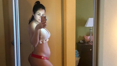 paola mayfield baby bump