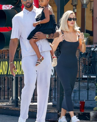Calabasas, CA  - *EXCLUSIVE* Khloe Kardashian and Tristan Thompson exit with Kris Jenner after a pre-Father’s Day family lunch at Sagebrush Cantina in Calabasas.Pictured: Khloe Kardashian and Tristan ThompsonBACKGRID USA 19 JUNE 2022 USA: +1 310 798 9111 / usasales@backgrid.comUK: +44 208 344 2007 / uksales@backgrid.com*UK Clients - Pictures Containing ChildrenPlease Pixelate Face Prior To Publication*