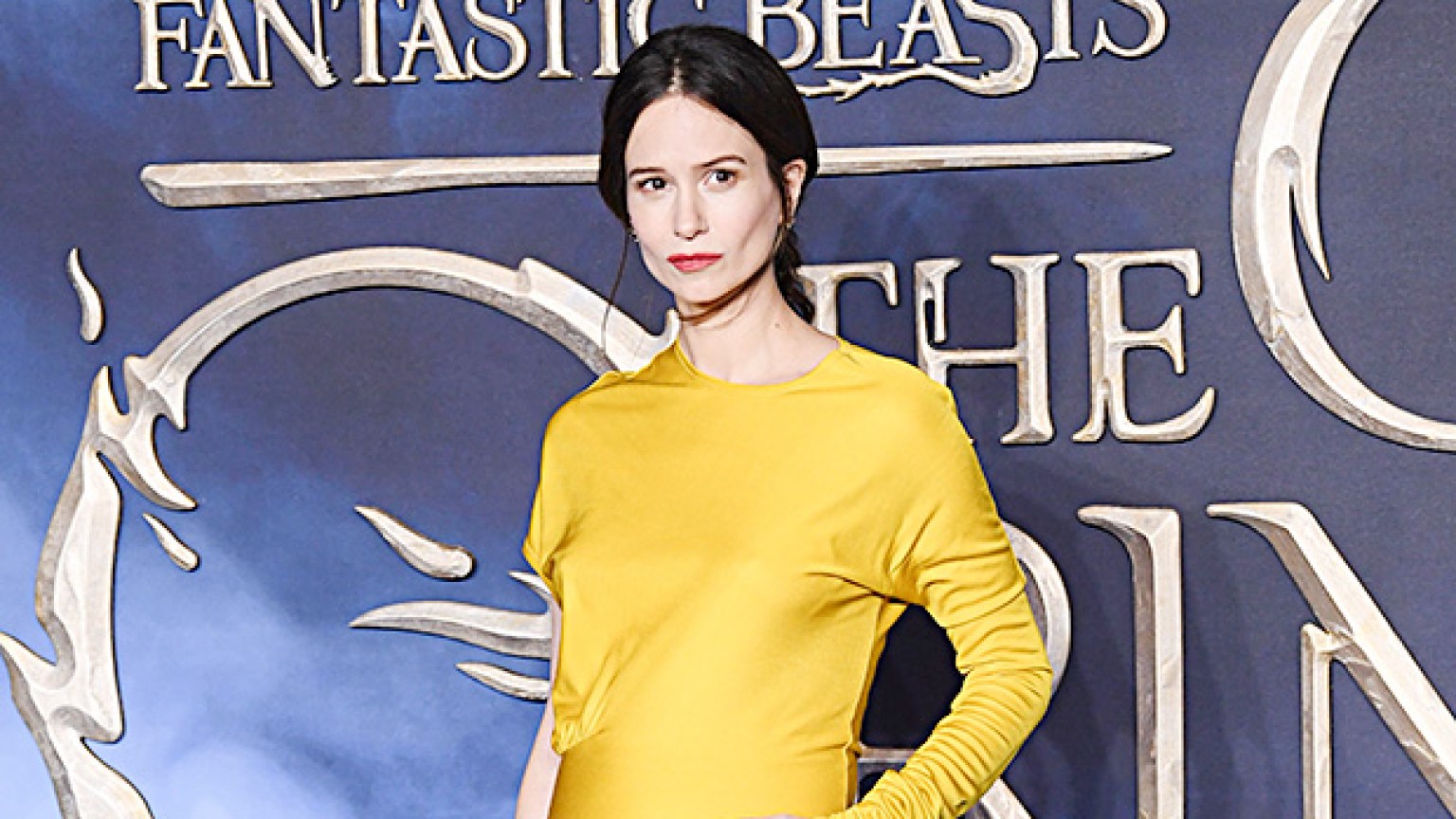 Katherine Waterston Pregnant ‘Fantastic Beasts’ Star Debuts baby Bump