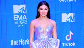 Hailee Steinfeld EMAs 2018 Outfits