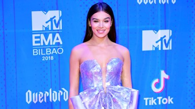 Hailee Steinfeld EMAs 2018 Outfits