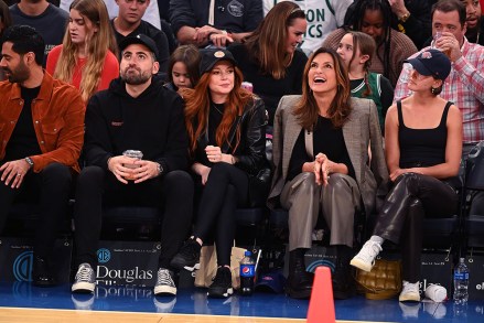 Lindsay Lohan, kocası Bader Shammas ve Mariska Hargitay ile birlikte Boston Celtics - New York Knicks maçına katılıyor, New York, ABD - 05 Kasım 2022