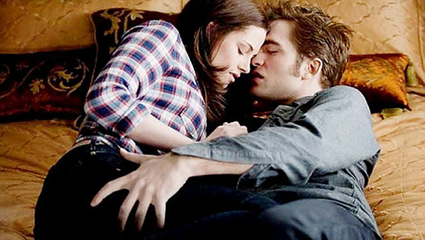Twilight': How Edward Got Bella Pregnant — Stephenie Meyer Explains –  Hollywood Life