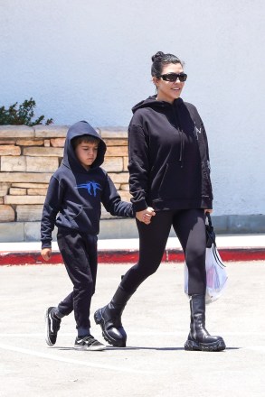 Calabasas, CA  - *EXCLUSIVE*  - Kourtney Kardashian sports an all-black ensemble as she takes her youngest son Reign Aston Disick to get some Italian food in Calabasas.  The newly married reality star may be longing for some of the amazing food she had during her recent trip to Portofino while celebrating her wedding to Travis Barker.Pictured: Kourtney KardashianBACKGRID USA 3 JUNE 2022 USA: +1 310 798 9111 / usasales@backgrid.comUK: +44 208 344 2007 / uksales@backgrid.com*UK Clients - Pictures Containing ChildrenPlease Pixelate Face Prior To Publication*