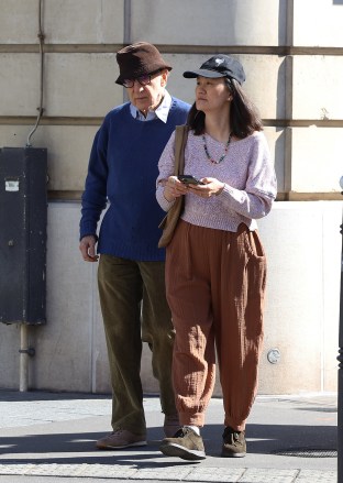 EXCLUSIVE: Woody Allen with his wife Soon-Yi Previn seen in Paris. The New Yorker director is in France to film his new movie "WASP 22". 22 Sep 2022 Pictured: Woody Allen with Soon-Yi Previn. Photo credit: KCS Presse / MEGA TheMegaAgency.com +1 888 505 6342 (Mega Agency TagID: MEGA900509_002.jpg) [Photo via Mega Agency]