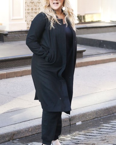 Amy SchumerAmy Schumer and Leesa Evans filming clothing line commercial, New York, USA - 25 Oct 2018Pregnant Amy Schumer on the set of a photoshoot in New York City