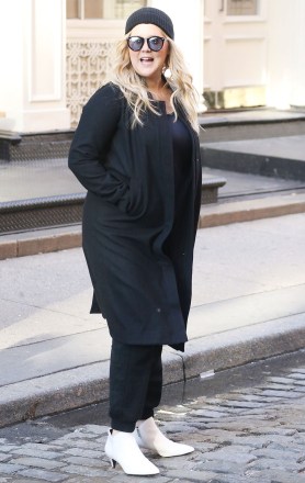 Amy SchumerAmy Schumer and Leesa Evans filming clothing line commercial, New York, USA - 25 Oct 2018Pregnant Amy Schumer on the set of a photoshoot in New York City