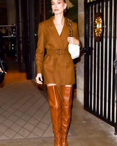 Hailey Bieber is seen arriving at Ferdi restaurant at 11pm for late night dinner in Paris

Pictured: Hailey Bieber,Hailey Baldwin
Ref: SPL5152096 260220 NON-EXCLUSIVE
Picture by: New Media Images / SplashNews.com

Splash News and Pictures
USA: +1 310-525-5808
London: +44 (0)20 8126 1009
Berlin: +49 175 3764 166
photodesk@splashnews.com

World Rights
