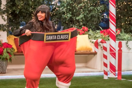 HOLLYWOOD GAME NIGHT -- "Ho Ho Holiday Game Night" -- Pictured: Jameela Jamil -- (Photo by: Ron Batzdorff/NBC)
