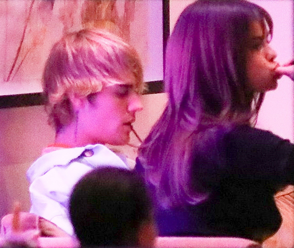 selena-gomez-justin-bieber-valentines-day-backgrid-31