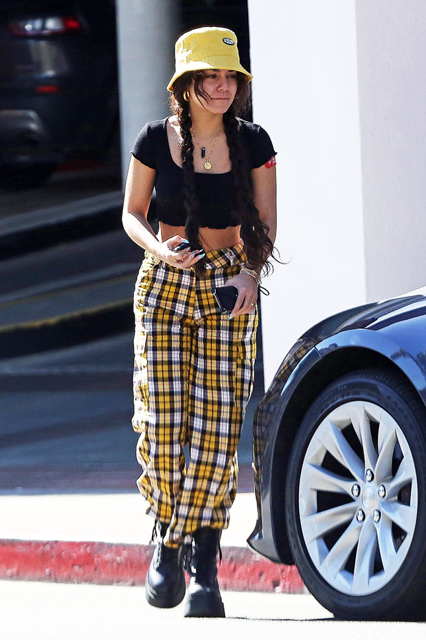 Celebrities In 'Clueless' Yellow Plaid Outfits: Photos – Hollywood