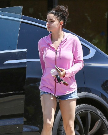 EXCLUSIVE: Ariel Winter showing her cheeky side as she steps out wearing some short denim shorts. 25 Aug 2019 Pictured: Ariel Winter showing her cheeky side as she steps out wearing some short denim shorts. Photo credit: P&P / MEGA TheMegaAgency.com +1 888 505 6342 (Mega Agency TagID: MEGA488515_001.jpg) [Photo via Mega Agency]
