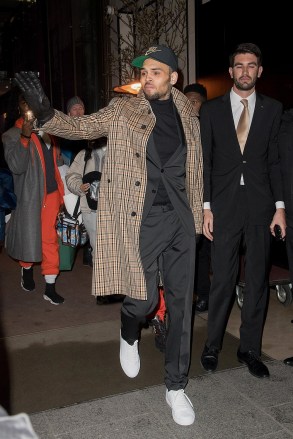 ** RIGHTS: ONLY UNITED STATES, AUSTRALIA, CANADA, NEW ZEALAND ** Paris, FRANCE  - Singer Chris Brown is in good spirits after being released Tuesday from police custody after a woman filed a rape complaint against them. Pictured here exiting Mandarin Oriental Paris and sharing good vibes with his many fans.Pictured: Chris BrownBACKGRID USA 23 JANUARY 2019 BYLINE MUST READ: Best Image / BACKGRIDUSA: +1 310 798 9111 / usasales@backgrid.comUK: +44 208 344 2007 / uksales@backgrid.com*UK Clients - Pictures Containing ChildrenPlease Pixelate Face Prior To Publication*