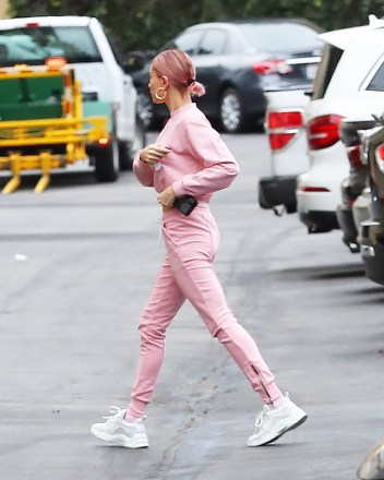 Trying for a baby? Hailey Bieber and Justin Bieber arrive to Pediatrics Office for a 3rd time in Los Angeles, CA

Pictured: Hailey Bieber
Ref: SPL5055492 150119 NON-EXCLUSIVE
Picture by: Pap Nation / SplashNews.com

Splash News and Pictures
Los Angeles: 310-821-2666
New York: 212-619-2666
London: 0207 644 7656
Milan: 02 4399 8577
photodesk@splashnews.com

World Rights