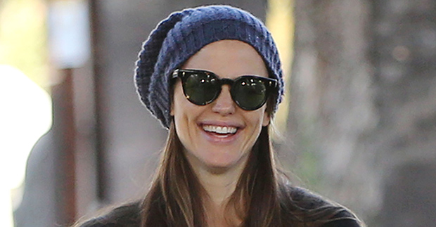 Jennifer Garner Kisses John Miller In Romantic Pics With New Boyfriend ...