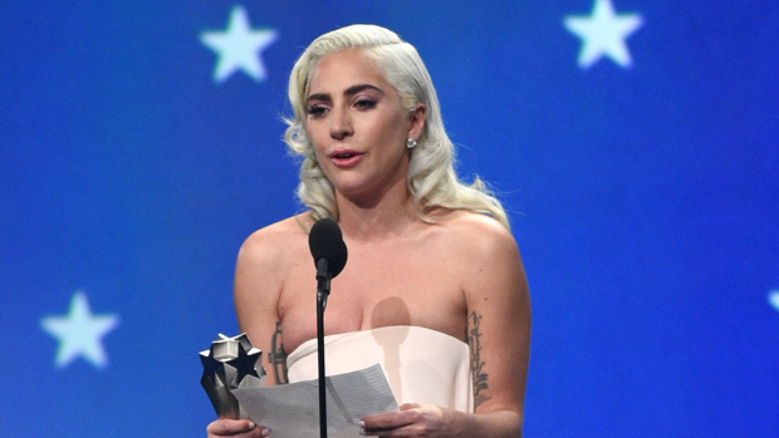 Lady Gagas Nip Slip At Critics Choice Awards Boob Nearly Pops Out Hollywood Life 8777