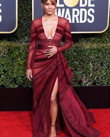 Halle Berry76th Annual Golden Globe Awards, Arrivals, Los Angeles, USA - 06 Jan 2019Wearing Zuhair Murad same outfit as catwalk model *9731956bk