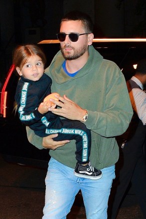 New York, NY  - Friendly exes Scott Disick and Kourtney Kardashian arrive back to a NYC hotel with their kids.Pictured: Scott Disick, Reign Aston DisickBACKGRID USA 29 SEPTEMBER 2018 USA: +1 310 798 9111 / usasales@backgrid.comUK: +44 208 344 2007 / uksales@backgrid.com*UK Clients - Pictures Containing ChildrenPlease Pixelate Face Prior To Publication*