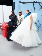 Bella Hadid, Yolanda Hadid and Gigi Hadid
Off-White show, Backstage, Fall Winter 2020, Paris Fashion Week, France - 27 Feb 2020