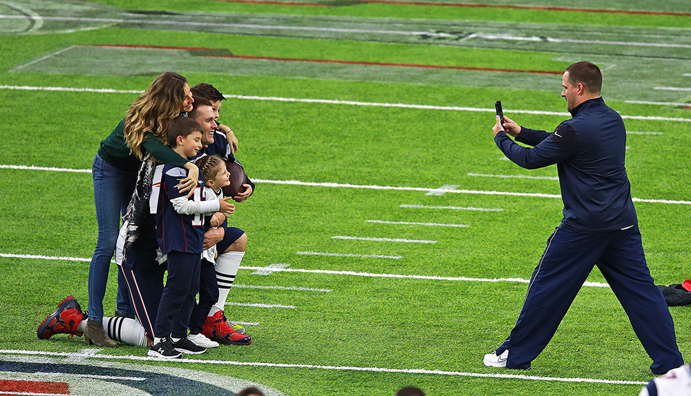 Gisele B?ndchen and her Superstar QB Tom Brady at Super Bowl XLI