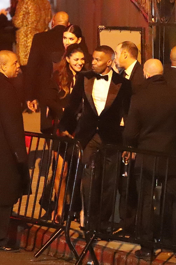 Jamie Foxx & Jessica Szohr Smiling At Oscars Party After Holmes Split ...