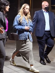 Jennifer Lawrence shows off her baby bump when leaving Madison Square Garden after attending the NYC Still Rising comedy showPictured: Jennifer Lawrence
Ref: SPL5255412 120921 NON-EXCLUSIVE
Picture by: Elder Ordonez / SplashNews.comSplash News and Pictures
USA: +1 310-525-5808
London: +44 (0)20 8126 1009
Berlin: +49 175 3764 166
photodesk@splashnews.comWorld Rights, No Poland Rights, No Portugal Rights, No Russia Rights
