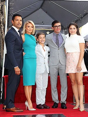 Kelly Ripa & Mark Consuelos’ Family: Photos Of The Consuelos Family ...