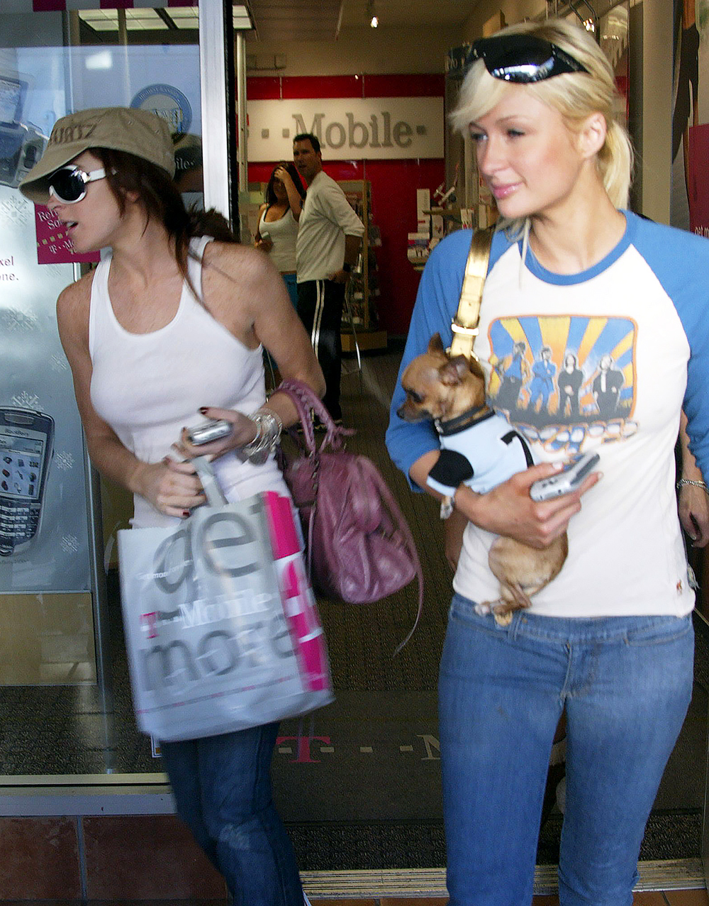 PARIS HILTON AND LINDSAY LOHAN SHOPPING, LOS ANGELES, AMERICA - 19 DEC 2004