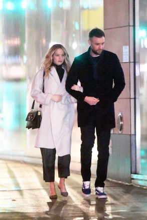Jennifer Lawrence is photographed showing off her huge engagement ring while holding hands with her fiancé Cooke Maroni after having dinner with friends at the Chefs Club restaurant in New York City this evening.  Cook came out at some point smoking a cigarette and chatting with a woman outside the restaurant Photo: Jennifer Lawrence, Cook Maroney Referee: SPL 5067100 240219 Non-exclusive Image by: Elder Ordonez / Splashnews.com Splash News & Pictures Los Angeles : 310-821-2666 New York: 212-619-2666 London: 0207 644 7656 Match: 02 4399 8577 photodesk@splashnews.com World rights, Portugal rights no