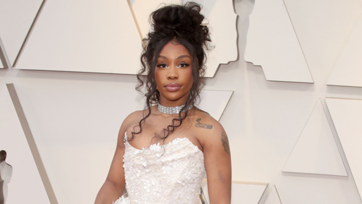 SZA’s Dress At Oscars 2019 — See Her Full Look – Hollywood Life