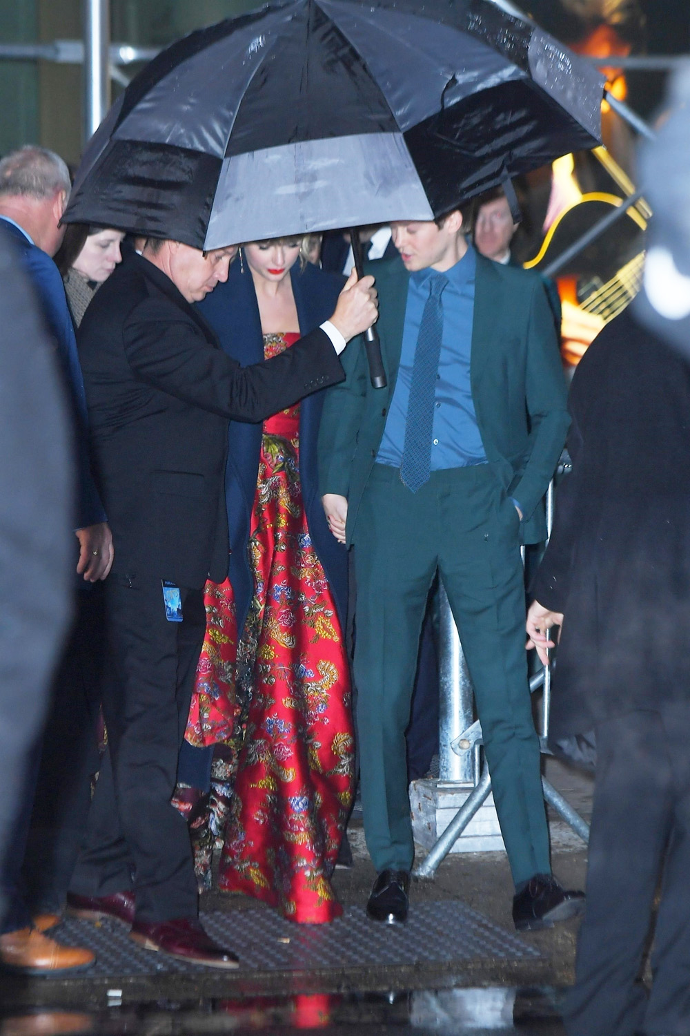 New York, NY  - *EXCLUSIVE* Taylor Swift and Joe Alwyn hold hands as they leave the world premiere of 'Cats' at Alice Tully Hall on a rainy night in New York City.

Pictured: Taylor Swift, Joe Alwyn

BACKGRID USA 16 DECEMBER 2019 

USA: +1 310 798 9111 / usasales@backgrid.com

UK: +44 208 344 2007 / uksales@backgrid.com

*UK Clients - Pictures Containing Children
Please Pixelate Face Prior To Publication*