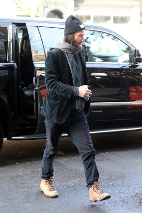 Keanu Reeves checks out of the Greenwich Hotel in New York CityPictured: Keanu ReevesRef: SPL5512093 291222 NON-EXCLUSIVEPicture by: Christopher Peterson / SplashNews.comSplash News and PicturesUSA: +1 310-525-5808London: +44 (0)20 8126 1009Berlin: +49 175 3764 166photodesk@splashnews.comWorld Rights
