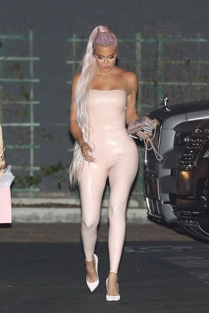 Los Angeles, CA - Khloe Kardashian leaving the launch event for Kylie Jenner's skincare line, Kylie Skin.Pictured: Khloe KardashianBACKGRID USA 21 MAY 2019 BYLINE MUST READ: NEMO / BACKGRIDUSA: +1 310 798 9111 / usasales@backgrid.comUK: +44 208 344 2007 / uksales@backgrid.com*UK Clients - Pictures Containing ChildrenPlease Pixelate Face Prior To Publication*
