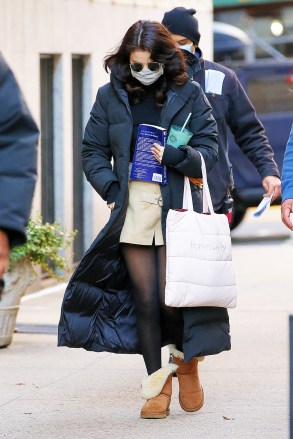 Selena Gomez is seen carrying a copy of Joyce Meyer's book 'Battlefield of the Mind' on the set of "Only Murders in the Building' in New York City. Selena is wearing a tan leather mini skirt and Ugg boots carrying a smoothie.Pictured: Selena GomezRef: SPL5207341 190121 NON-EXCLUSIVEPicture by: Christopher Peterson / SplashNews.comSplash News and PicturesUSA: +1 310-525-5808London: +44 (0)20 8126 1009Berlin: +49 175 3764 166photodesk@splashnews.comWorld Rights