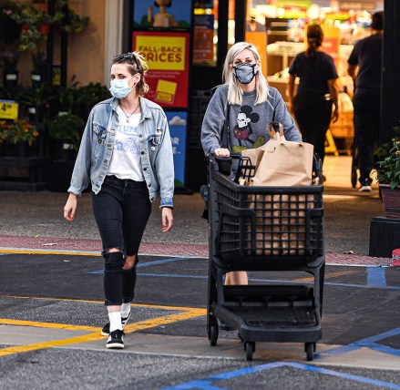 Kristen Stewart and girlfriend Dylan Meyer were spotted stocking up on groceries at the Ralphs Supermarket in Malibu, CA. The two were seen pushing a cart full of goods after shopping for about an hour. 27 Aug 2020 Pictured: Kristen Stewart and girlfriend Dylan Meyer were spotted stocking up on groceries at the Ralphs Supermarket in Malibu, CA. The two were seen pushing a cart full of goods after shopping for about an hour. Photo credit: Marksman / MEGA TheMegaAgency.com +1 888 505 6342 (Mega Agency TagID: MEGA696905_002.jpg) [Photo via Mega Agency]