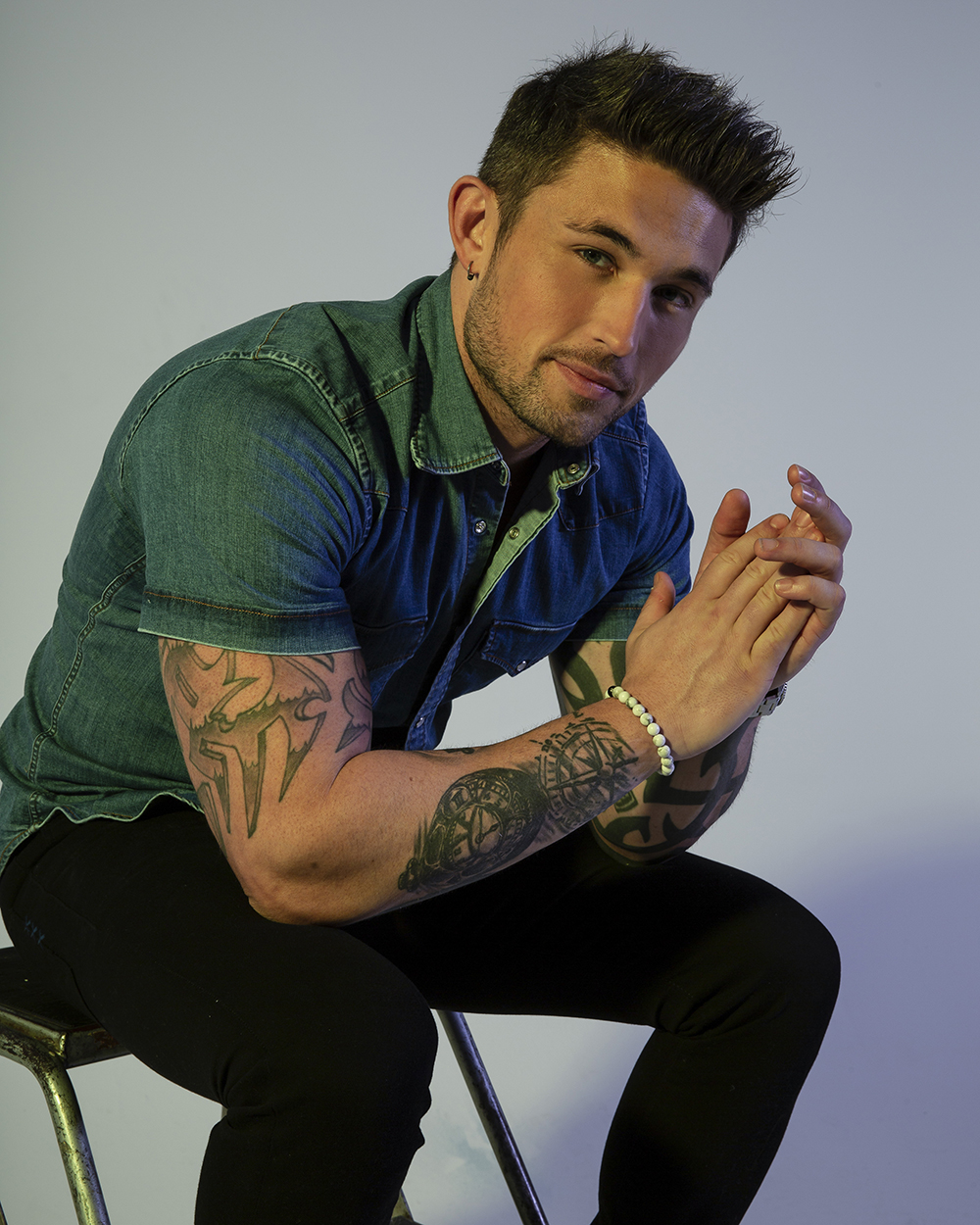 Michael Ray hits the HollywoodLife studio for an EXCLUSIVE photo shoot and interview, where he dished all about his music, relationship with Carly Pearce and much more.