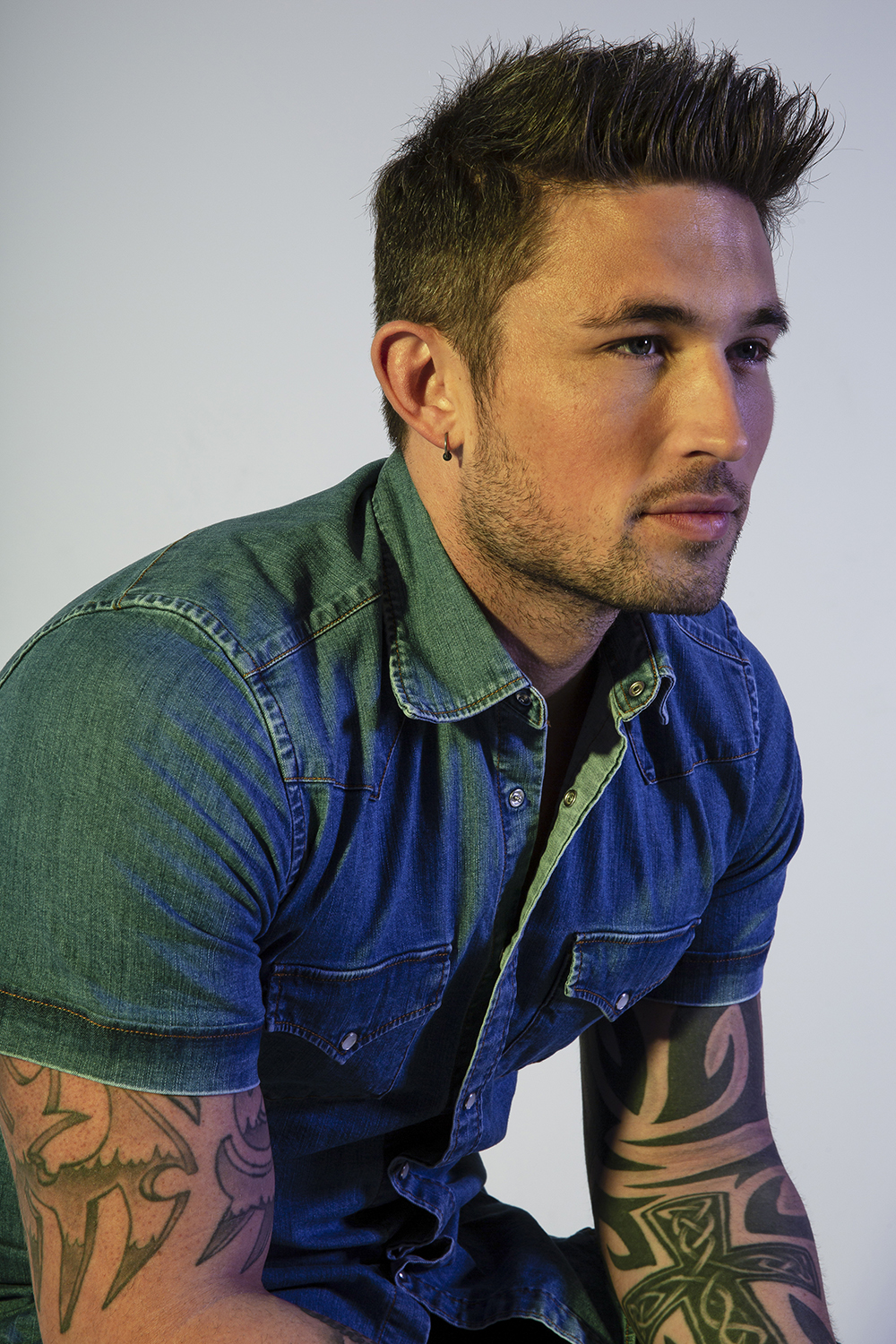 Michael Ray hits the HollywoodLife studio for an EXCLUSIVE photo shoot and interview, where he dished all about his music, relationship with Carly Pearce and much more.