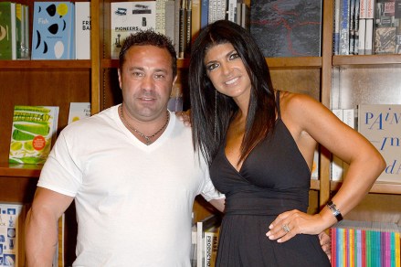Joe Giudice und Teresa Giudice Teresa Giudice 'Fabulicious! Fast and Fit' Widmung bei Books and Books, Coral Gables, Florida, Amerika - 9. Juni 2012