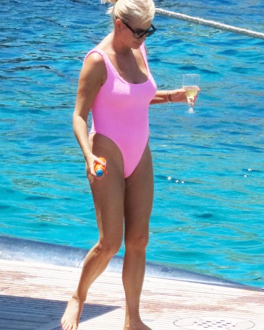 EXCLUSIVE: 46-year-old Caroline Stanbury flaunted a pink bikini with her husband Sergio Carrallo on the SuperYacht with their friends. 29 Jun 2022 Pictured: Caroline Stanbury. Photo credit: A LONE WOLF / MEGA TheMegaAgency.com +1 888 505 6342 (Mega Agency TagID: MEGA873306_012.jpg) [Photo via Mega Agency]