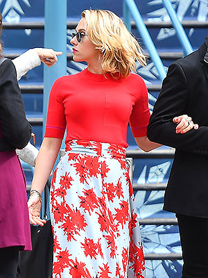 Scarlett Johansson Jeremy Renner