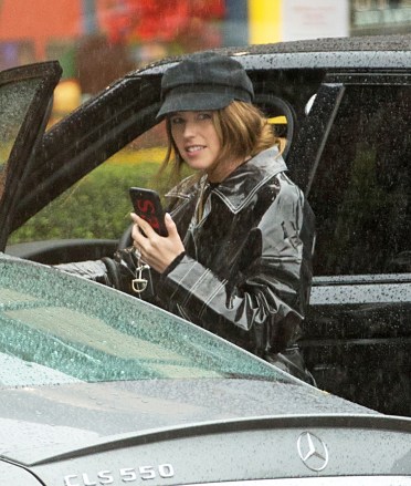 Katherine Schwarzenegger spotted out in the rain wearing a new wedding ring.Katherine Schwarzenegger spotted out in the rain wearing a new engagement ring  ring, the daughter of Maria Shriver just announced her engagement to Chris Pratt.Pictured: Katherine SchwarzeneggerRef: SPL5055243 140119 NON-EXCLUSIVEPicture by: SplashNews.comSplash News and PicturesLos Angeles: 310-821-2666New York: 212-619-2666London: 0207 644 7656Milan: 02 4399 8577photodesk@splashnews.comWorld Rights