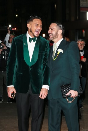New York, NY - Marc Jacobs arriving with his husband for his wedding party in NYC. The couple match in green suits and share a kiss in front of the cameras. Pictured: Marc Jacobs BACKGRID USA 6 APRIL 2019 USA: +1 310 798 9111 / usasales@backgrid.com UK: +44 208 344 2007 / uksales@backgrid.com *UK Clients - Pictures Containing Children Please Pixelate Face Prior To Publication*