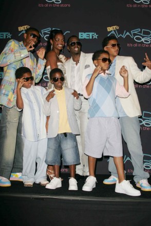 Sean 'Diddy' Combs and Kim Porter with family 
The BET Awards 2006, Los Angeles, America - 27 Jun 2006
Sean 'Diddy' Combs and Kim Porter with family 
2006 BET Awards at the Shrine Auditorium in Los Angeles, California on June 27, 2006.


Los Angeles, California 

Photo ® Matt Baron/BEImages