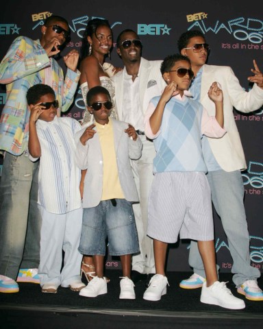 Sean 'Diddy' Combs and Kim Porter with family  The BET Awards 2006, Los Angeles, America - 27 Jun 2006 Sean 'Diddy' Combs and Kim Porter with family  2006 BET Awards at the Shrine Auditorium in Los Angeles, California on June 27, 2006.   Los Angeles, California   Photo ® Matt Baron/BEImages
