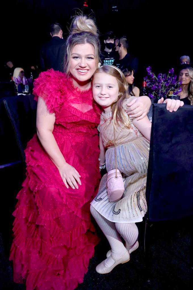 Kelly Clarkson & Her Daughter